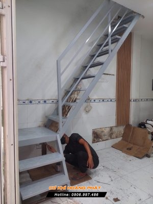 Làm cầu thang sắt tại quận Phú Nhuận