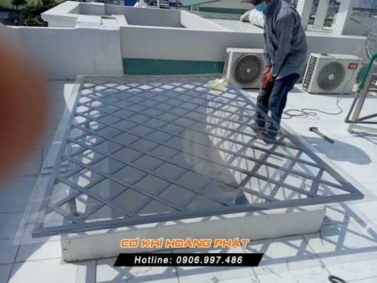 Làm khung sắt bảo vệ tại Quận 9