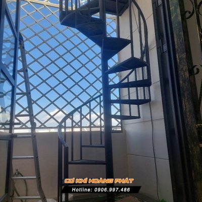 Thi công cầu thang sắt tại Quận 4