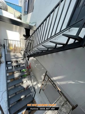 Thi công cầu thang sắt tại quận Tân Phú