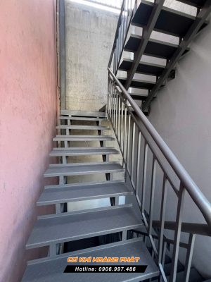 Làm cầu thang sắt giá rẻ tại Đồng Nai