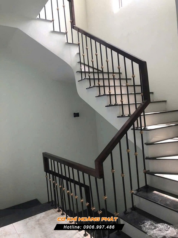 lan can cầu thang sắt tay vịn gỗ 11