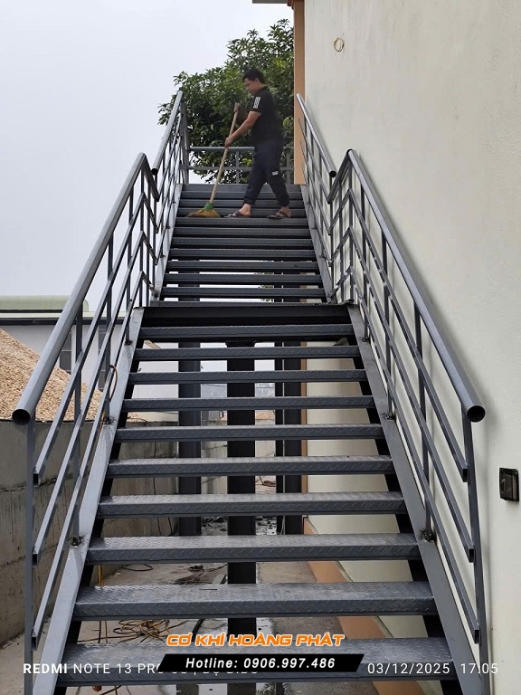 Làm cầu thang sắt tại quận Bình Tân