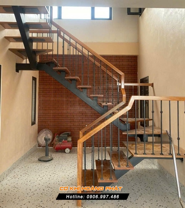 cầu thang sắt bậc gỗ 11