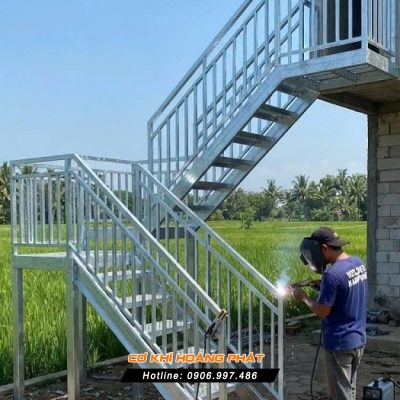 Làm cầu thang sắt tại phường Tăng Nhơn Phú