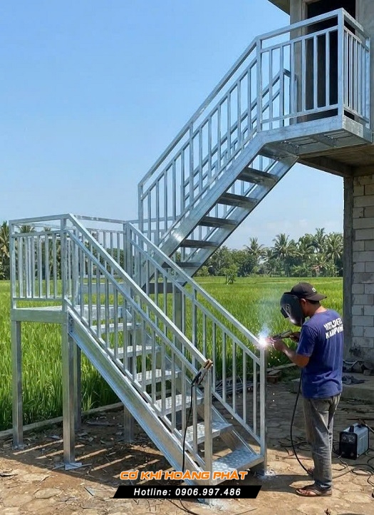 cầu thang sắt 13